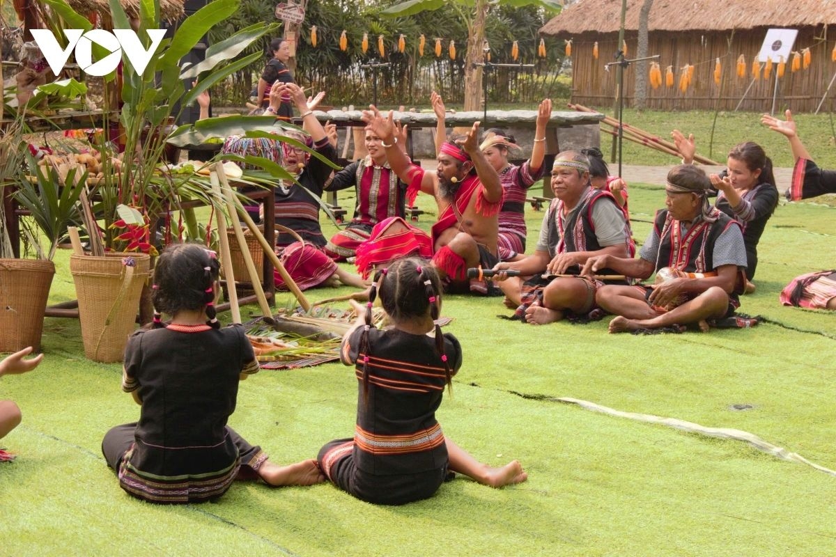 traditional s tieng spring blessing ritual brought to life in the capital picture 10