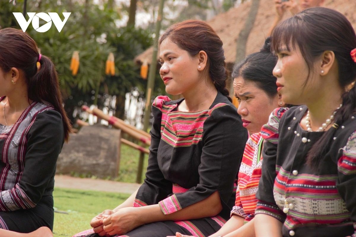 traditional s tieng spring blessing ritual brought to life in the capital picture 11