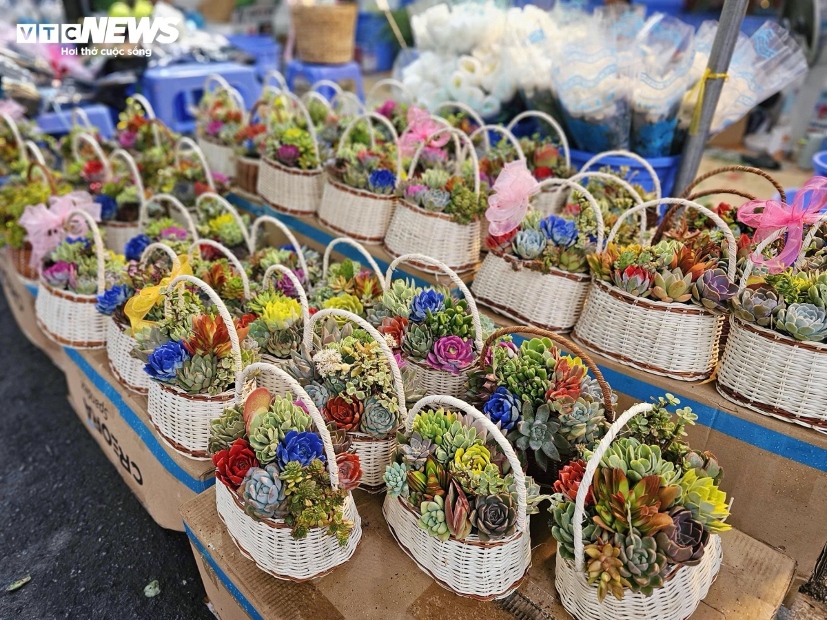 rose prices spike before march 8, traders fear unsold stock picture 11