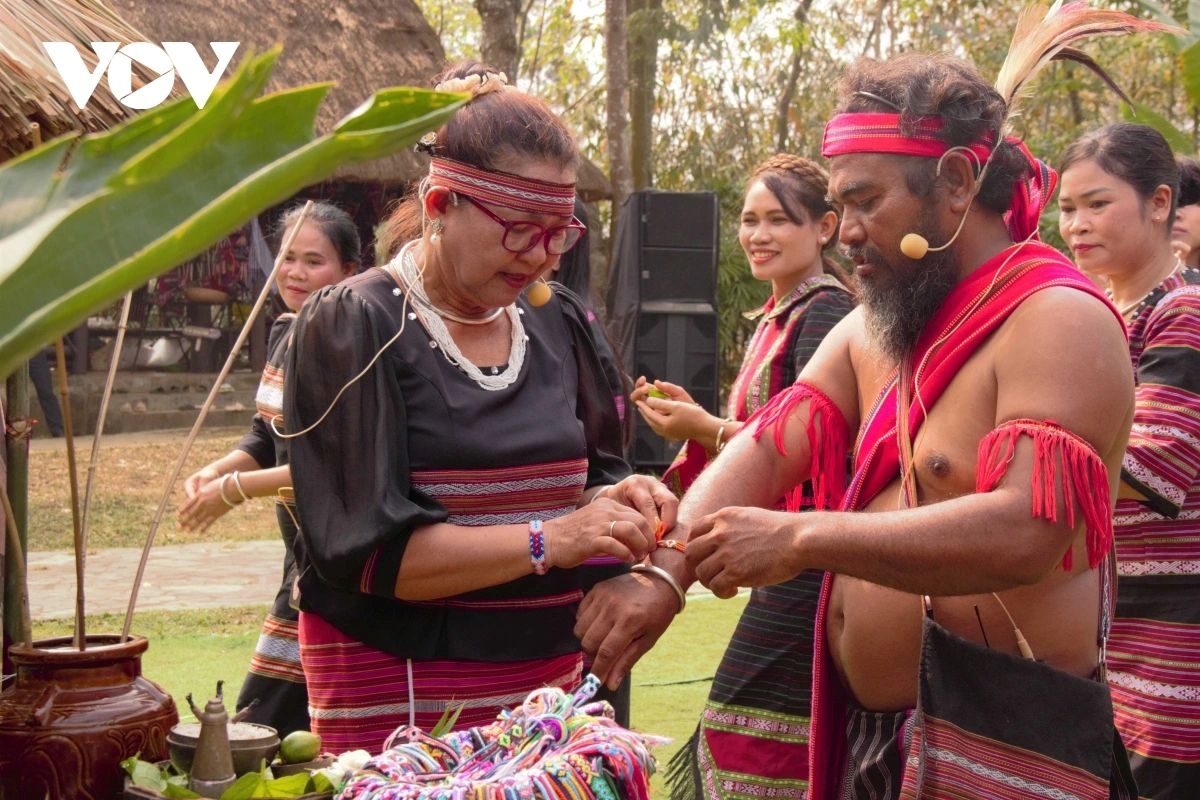 traditional s tieng spring blessing ritual brought to life in the capital picture 13