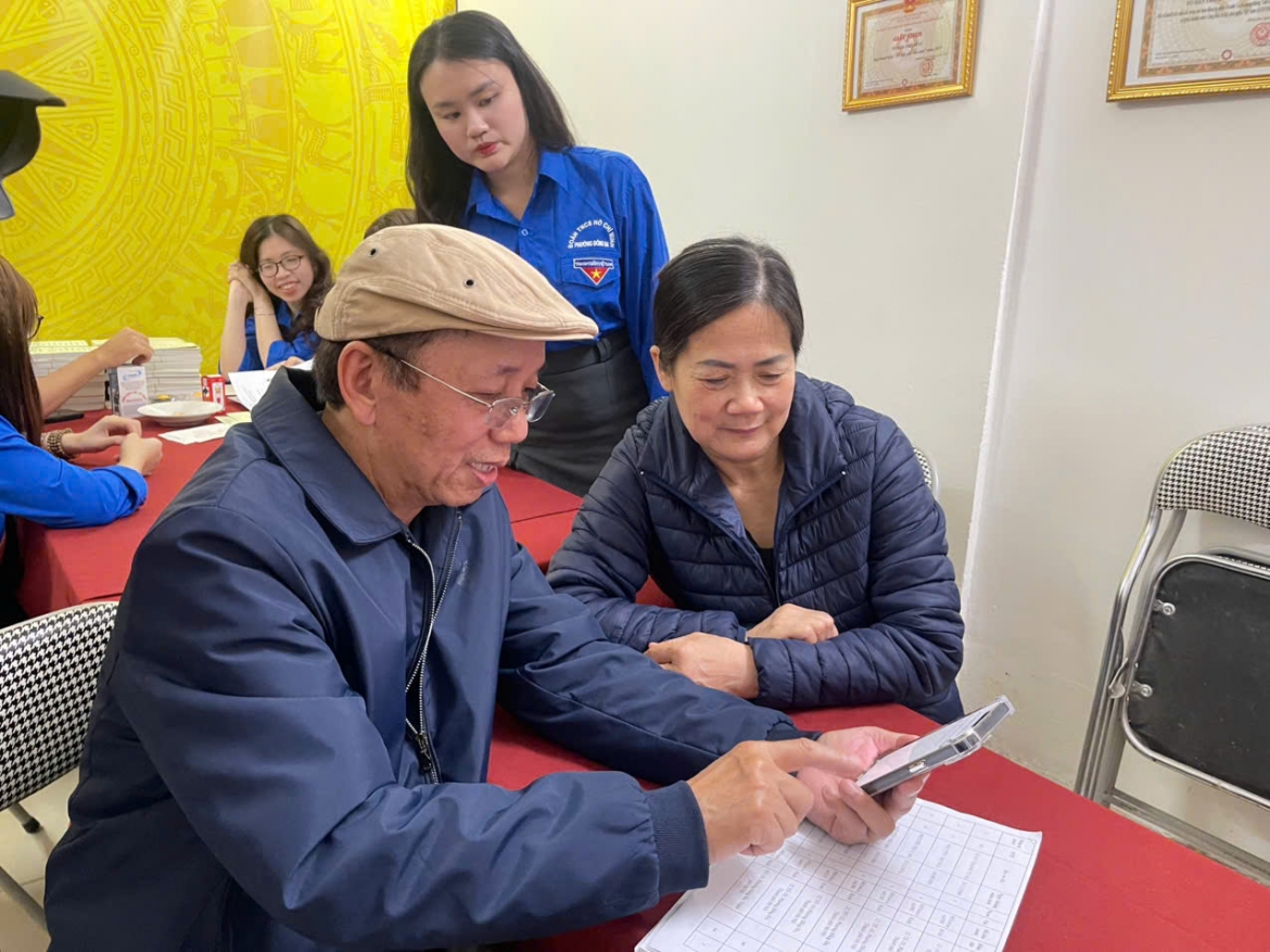 thanh nien ha noi xung kich ho tro cong tac bau cu tai xa, phuong hinh anh 3