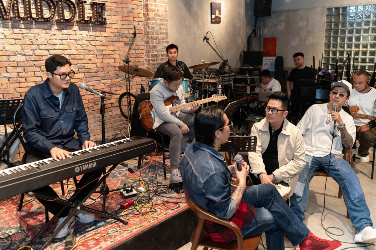 qua dua hau tap luyen cho concert tai ha noi, loat hit dinh dam duoc phoi khi moi hinh anh 2