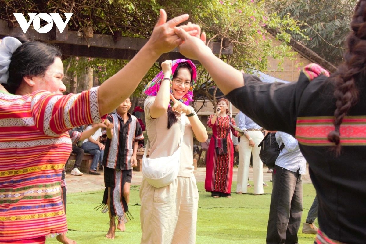 traditional s tieng spring blessing ritual brought to life in the capital picture 15