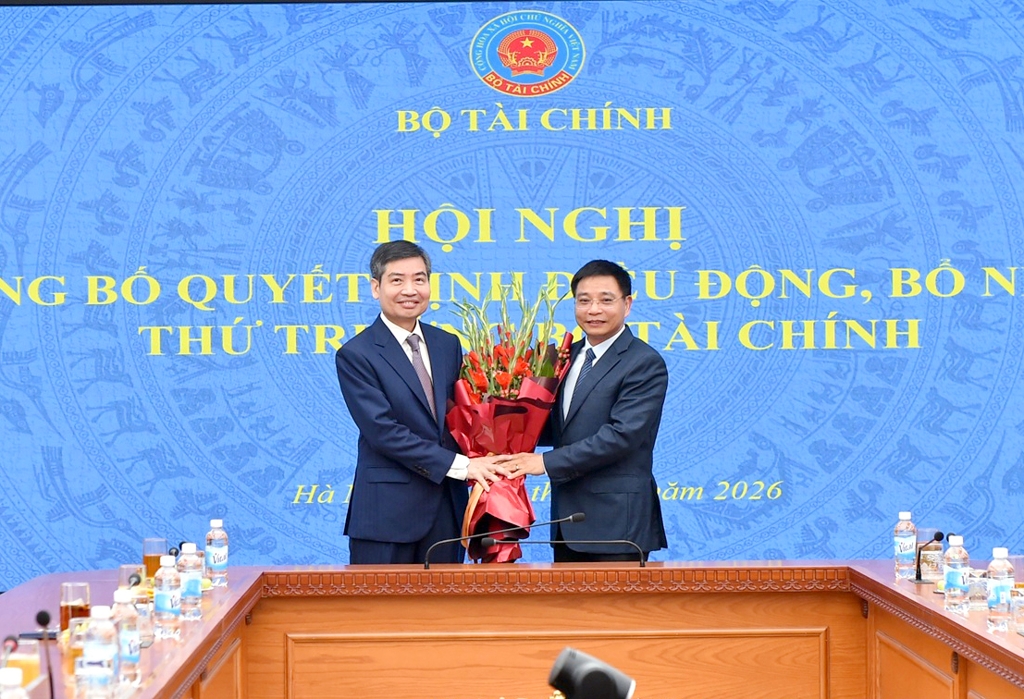 trao quyet dinh dieu dong, bo nhiem thu truong bo tai chinh ta anh tuan hinh anh 2