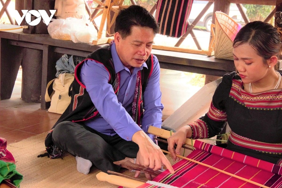 traditional s tieng spring blessing ritual brought to life in the capital picture 16