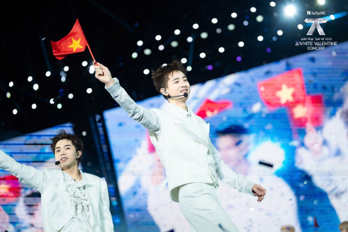 dan anh trai khuay dong my Dinh trong concert valentine dac biet hinh anh 1