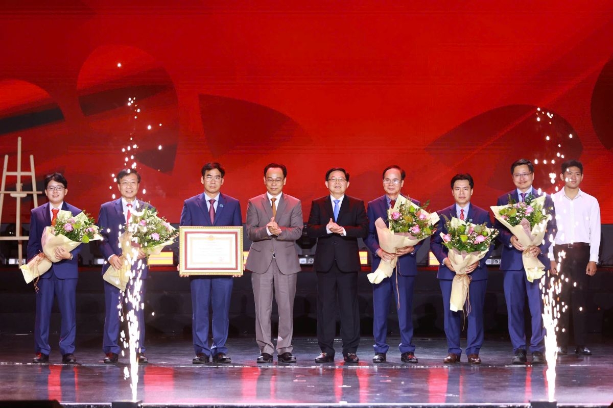 truong Dai hoc luat tp.hcm ky niem 50 nam truyen thong hinh anh 1