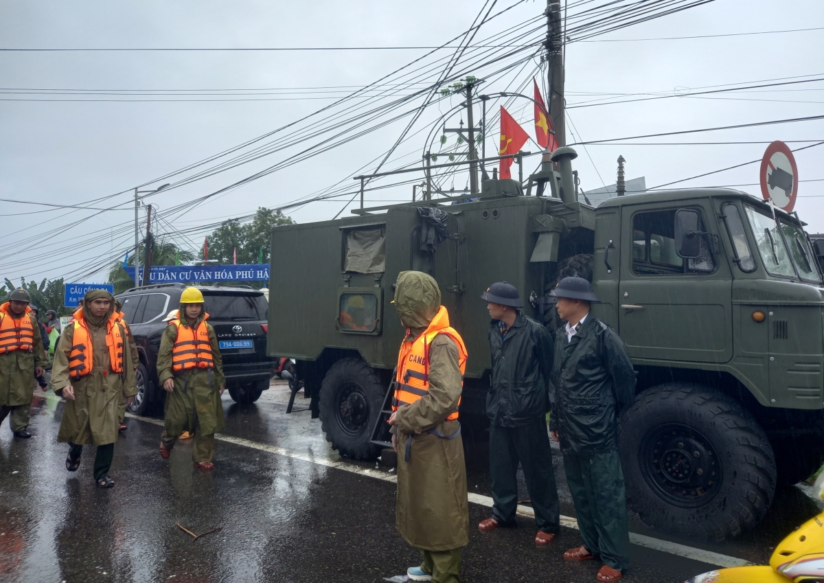 quan trac hom nay - bao ve ngay mai bai hoc tu mua lu nam trung bo hinh anh 3