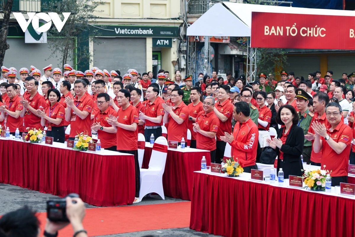 over 1.2 million join largest-ever olympic run for public health in vietnam picture 2