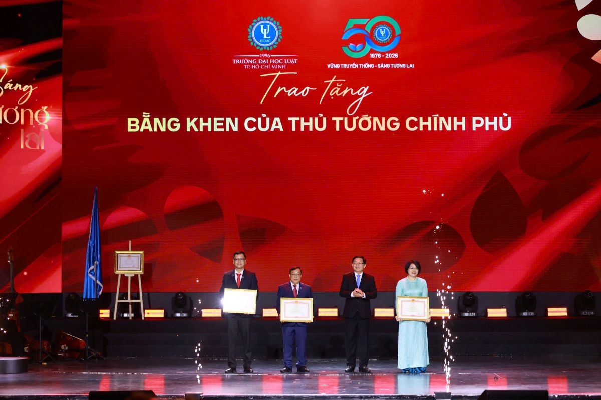 truong Dai hoc luat tp.hcm ky niem 50 nam truyen thong hinh anh 2