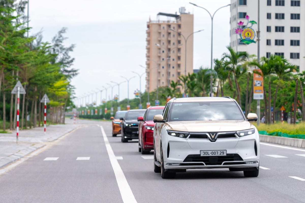 mang 1,5 ty dong di tim mau o to huong thu nhat thi truong hinh anh 2