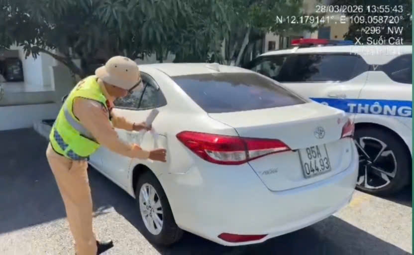 Xử phạt tài xế và chủ xe 27 triệu đồng vì đi xe hết hạn đăng kiểm trên cao tốc