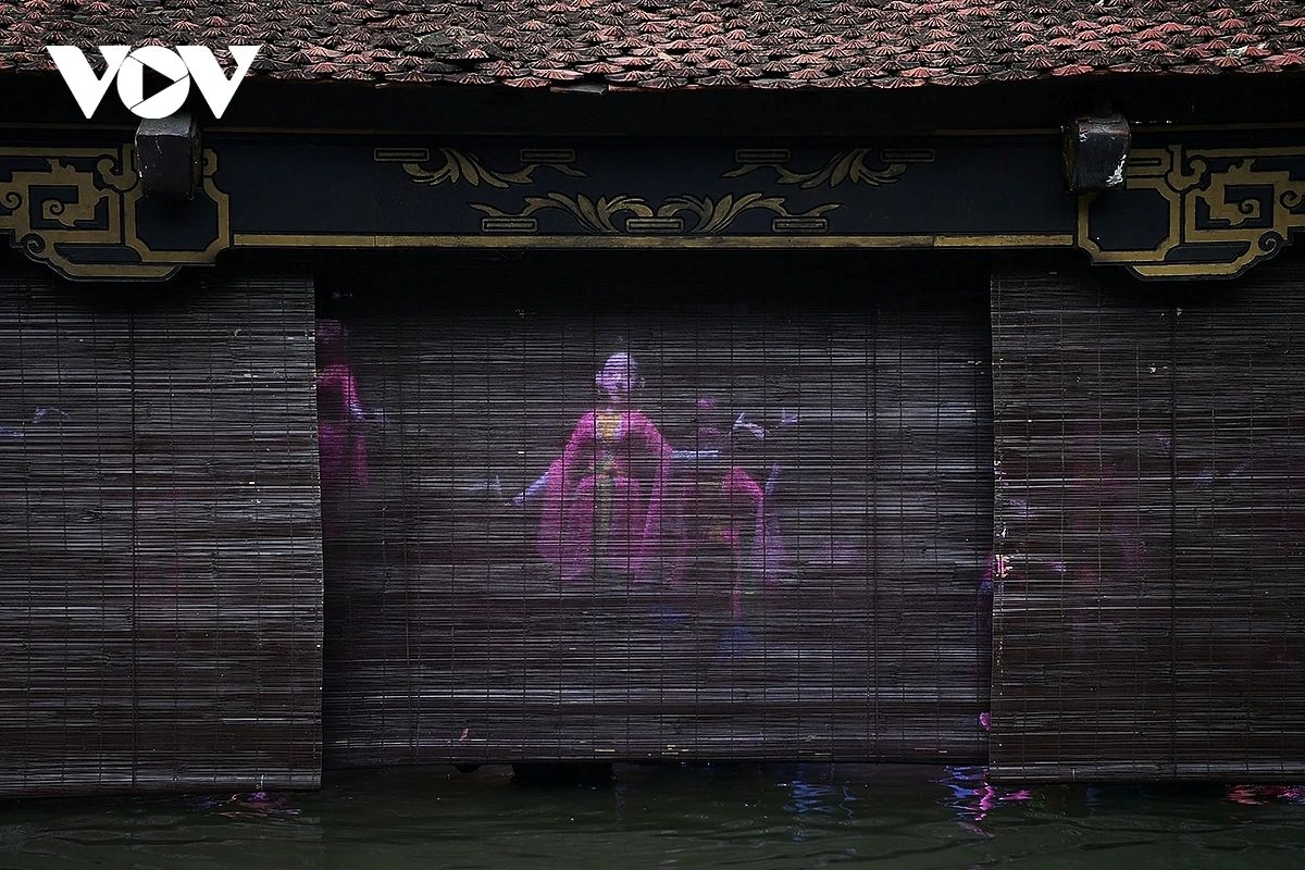 dancing on water a new experiment by puppet performers picture 3