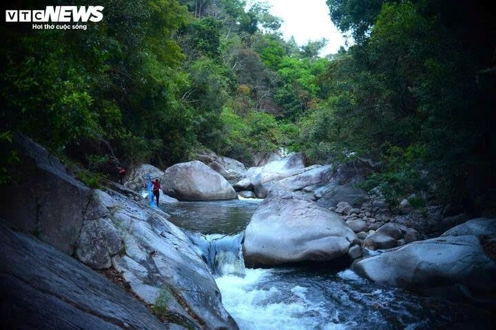 spring hunt k ho people brace cold streams for legendary fish picture 3
