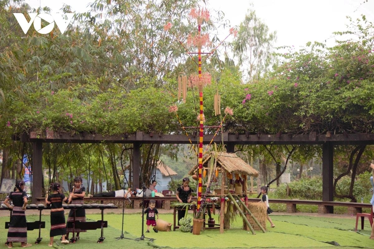 traditional s tieng spring blessing ritual brought to life in the capital picture 3