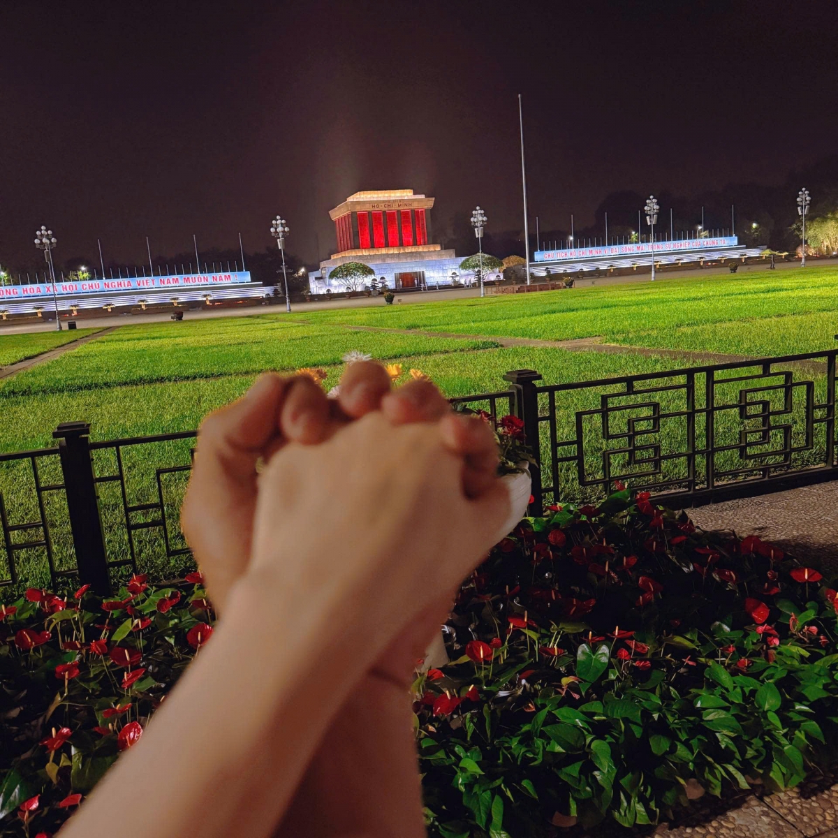 hanh trinh yeu kin dao suot 4 nam cua hoa minzy va ban trai quan nhan hinh anh 2