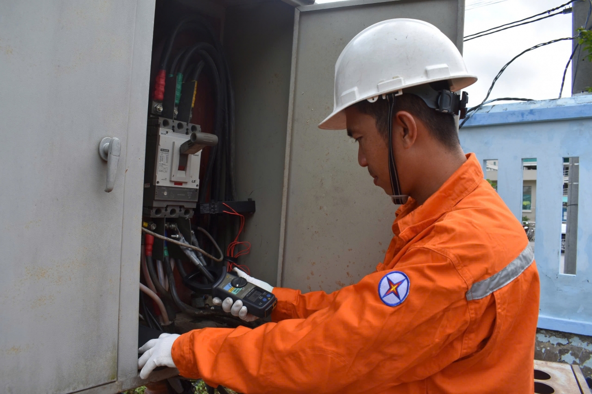 evnspc san sang nhieu giai phap dam bao dien trong mua nang nong hinh anh 5