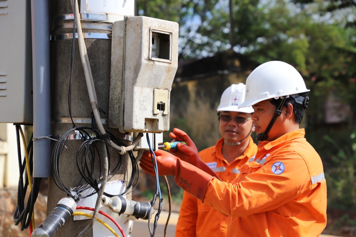 evnspc san sang nhieu giai phap dam bao dien trong mua nang nong hinh anh 1