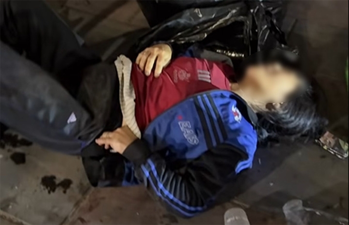 truy tim o to lao len via he, tong gay chan nguoi phu nu roi bo chay hinh anh 2