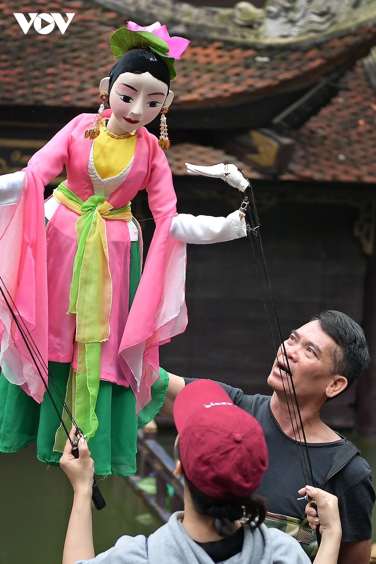 dancing on water a new experiment by puppet performers picture 4