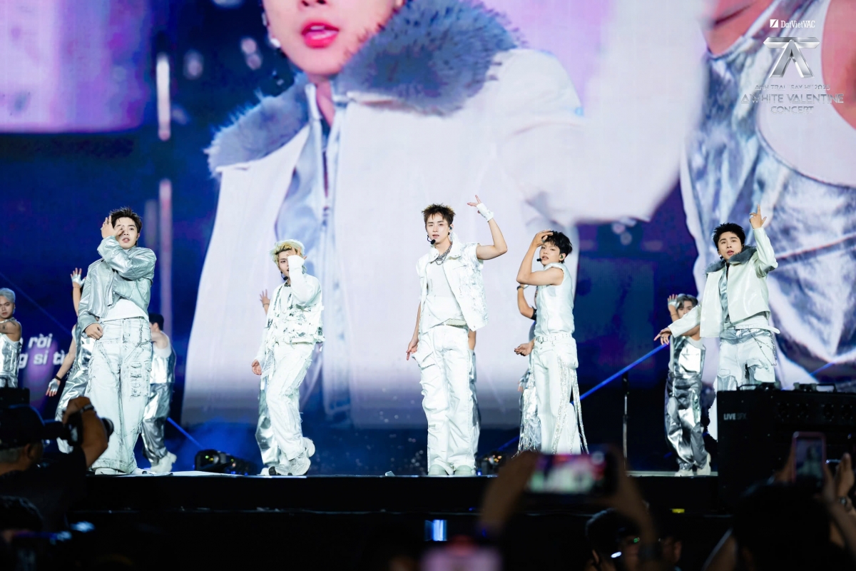 dan anh trai khuay dong my Dinh trong concert valentine dac biet hinh anh 8