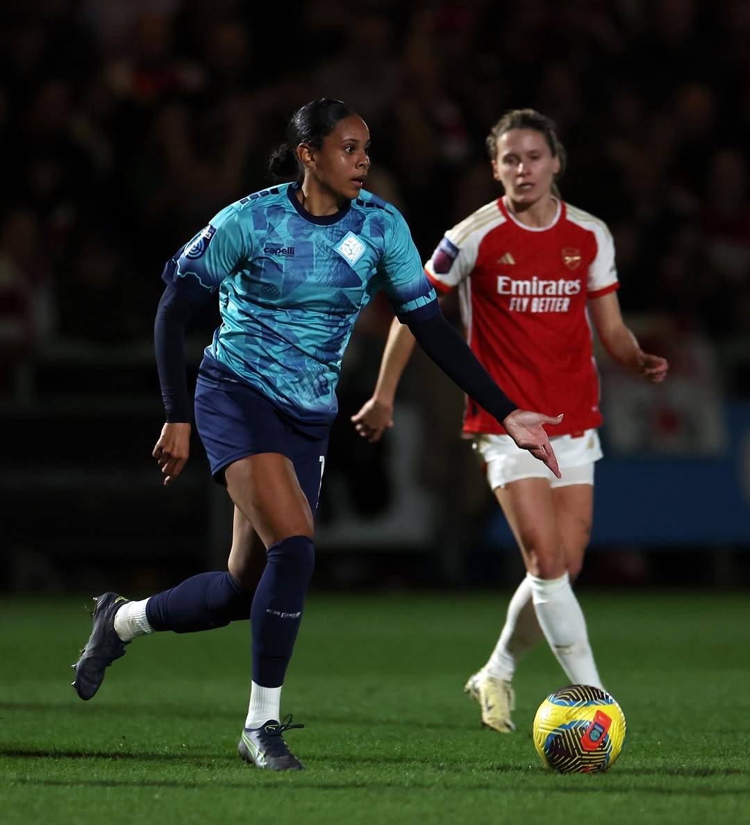 ngoai binh dang cap chau Au bat ngo gia nhap doi bong viet nam hinh anh 1