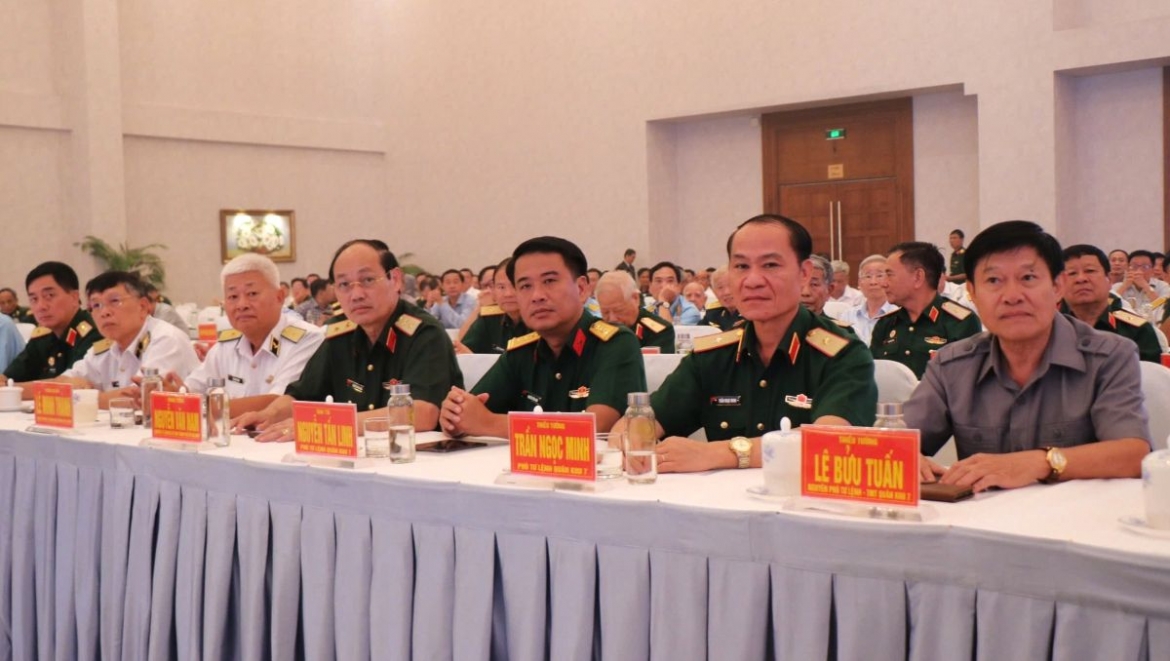 gan 1.200 can bo cao cap quan doi nghi huu du hop mat dau xuan tai quan khu 7 hinh anh 4
