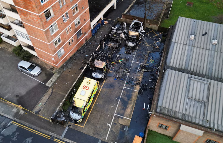 Thủ tướng Anh lên án vụ phóng hỏa nhằm vào xe cứu thương ở London