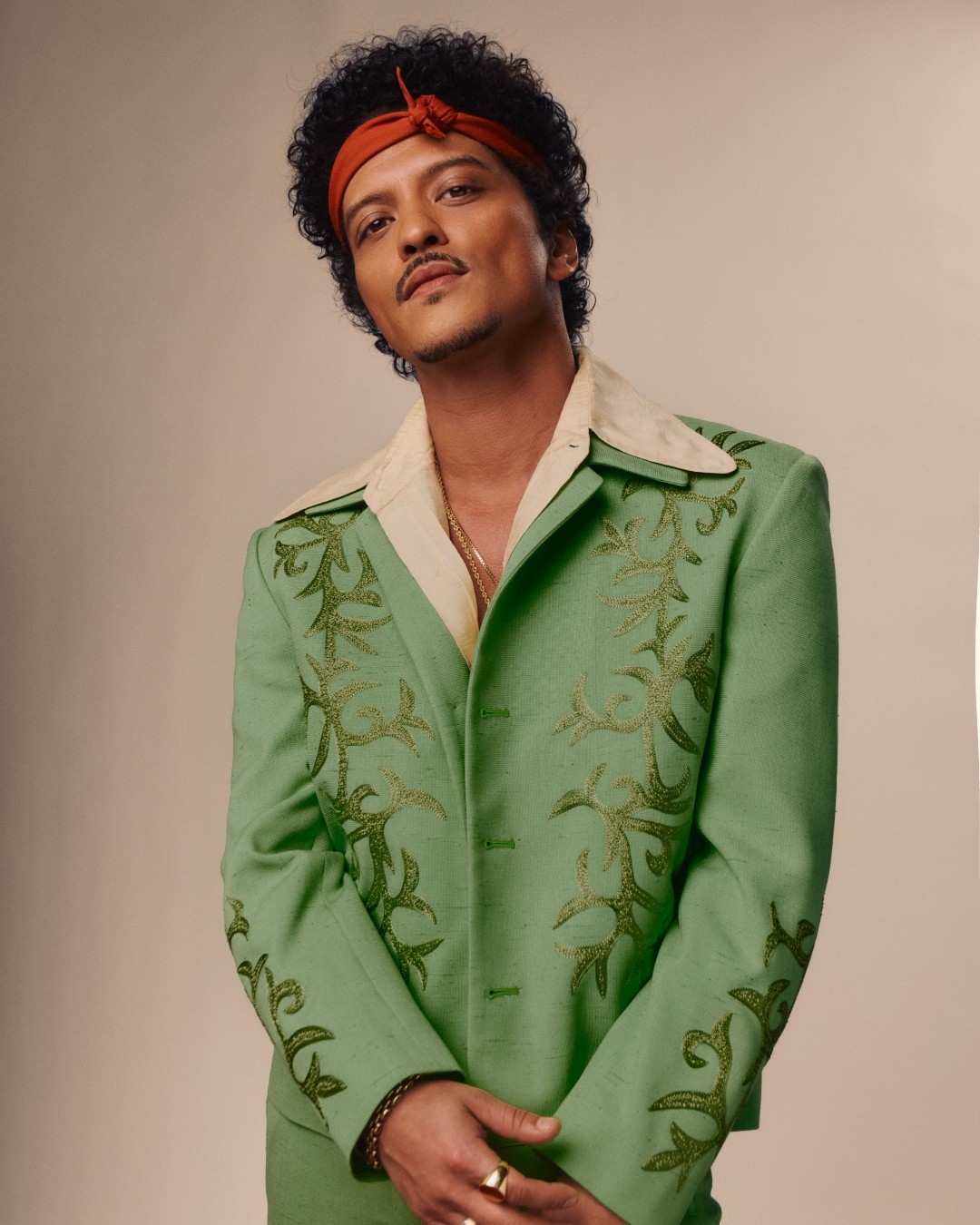 album the romantic khi bruno mars chon su quyen ru quen thuoc thay vi mao hiem hinh anh 3