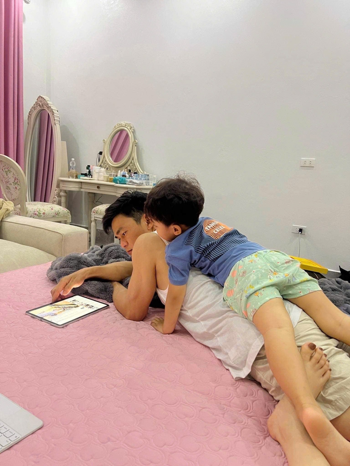 sao viet 8 3 le an hoi am cung cua dien vien vtv viet hoa trong tri hinh anh 3