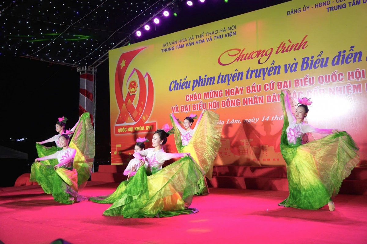 ha noi soi noi cac chuong trinh van nghe chao mung ngay hoi bau cu hinh anh 4