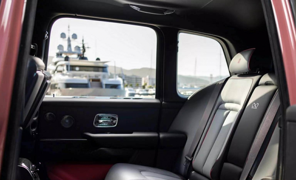 suv sieu sang rolls-royce cullinan bi trieu hoi vi loi day dai ghe sau hinh anh 1