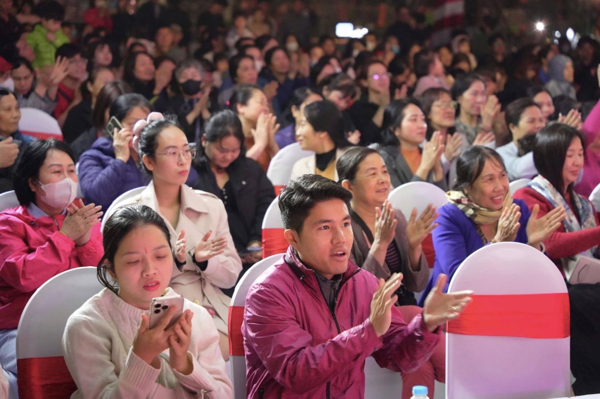 ha noi soi noi cac chuong trinh van nghe chao mung ngay hoi bau cu hinh anh 2