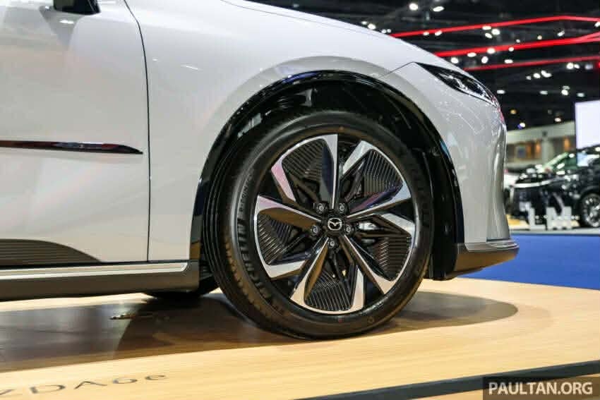 chi tiet mazda 6e 2026 vua trinh lang, gia khoang 945 trieu dong hinh anh 3