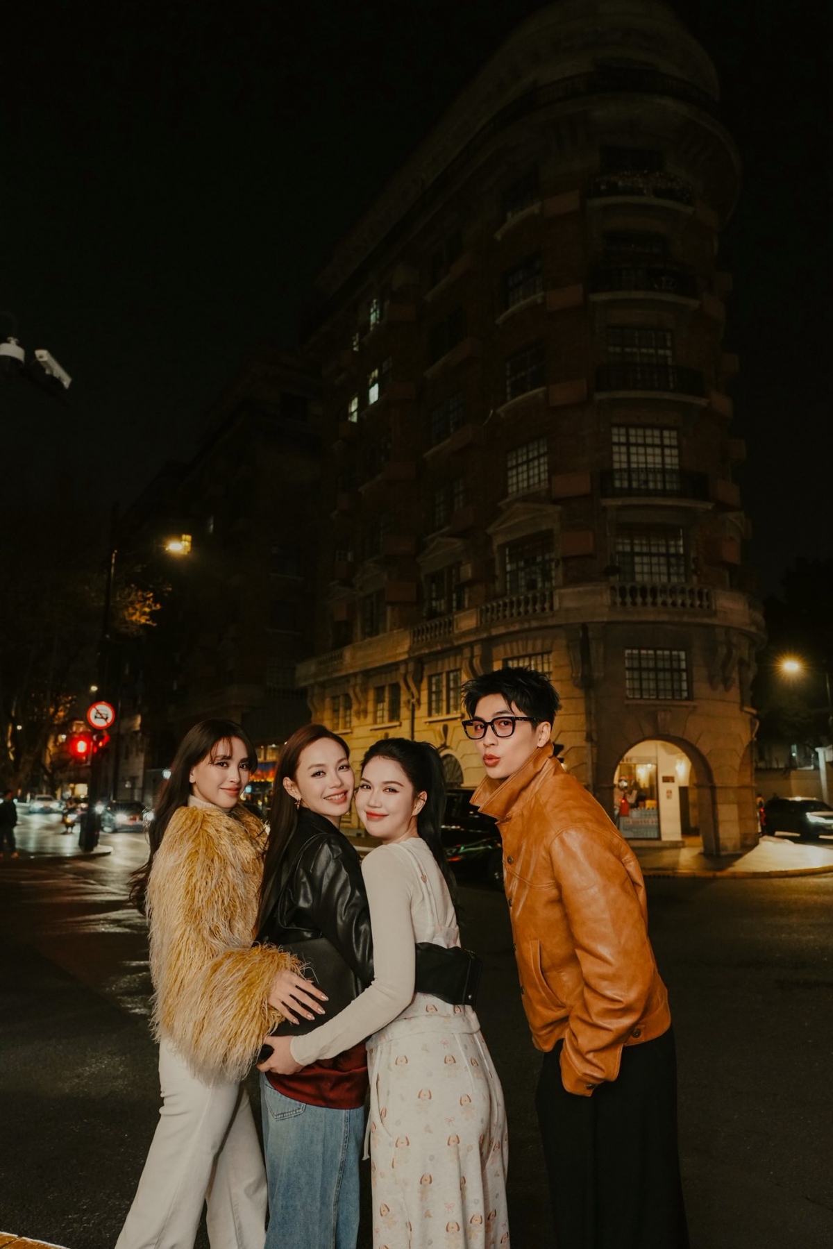 sao viet 29 3 phao don sinh nhat ben richie d.icy, nghi van tinh cam them ro hinh anh 2