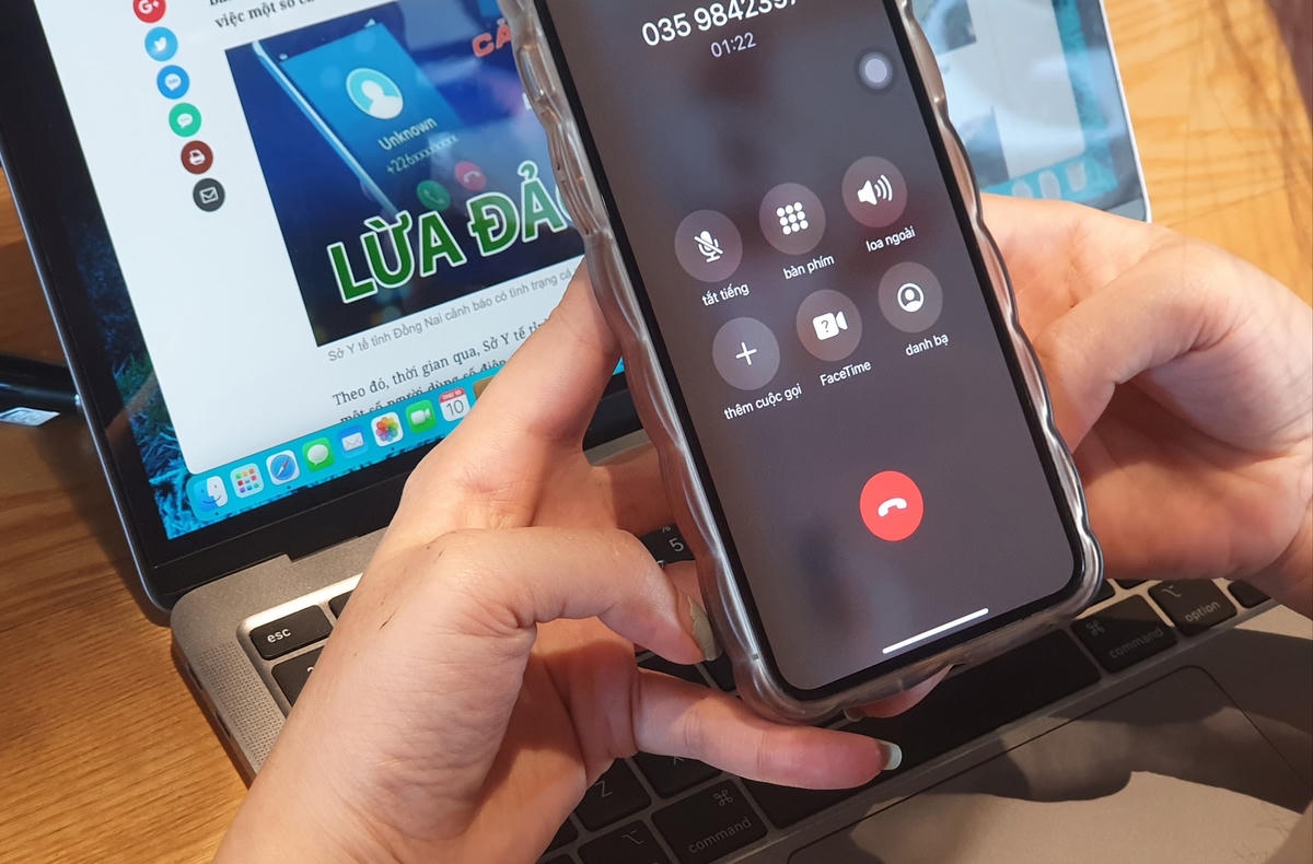 nu sinh vien bi lua 800 trieu dong khi nghe cuoc goi gia danh cong an hinh anh 1