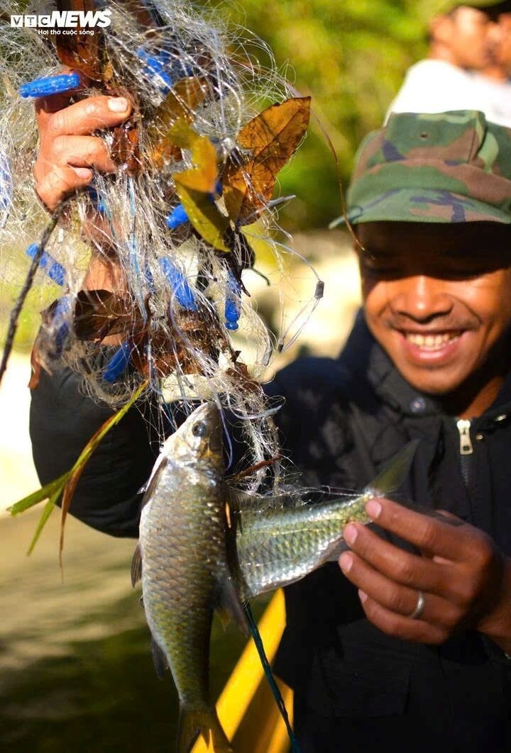 spring hunt k ho people brace cold streams for legendary fish picture 8