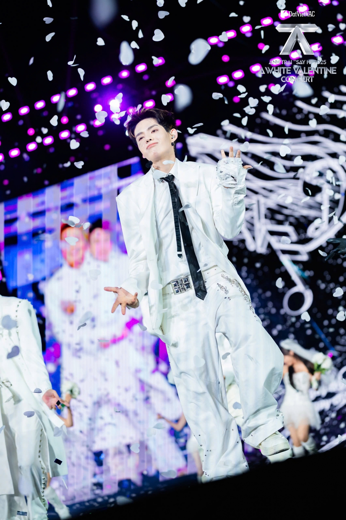 dan anh trai khuay dong my Dinh trong concert valentine dac biet hinh anh 6