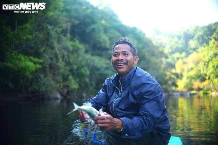 spring hunt k ho people brace cold streams for legendary fish picture 9