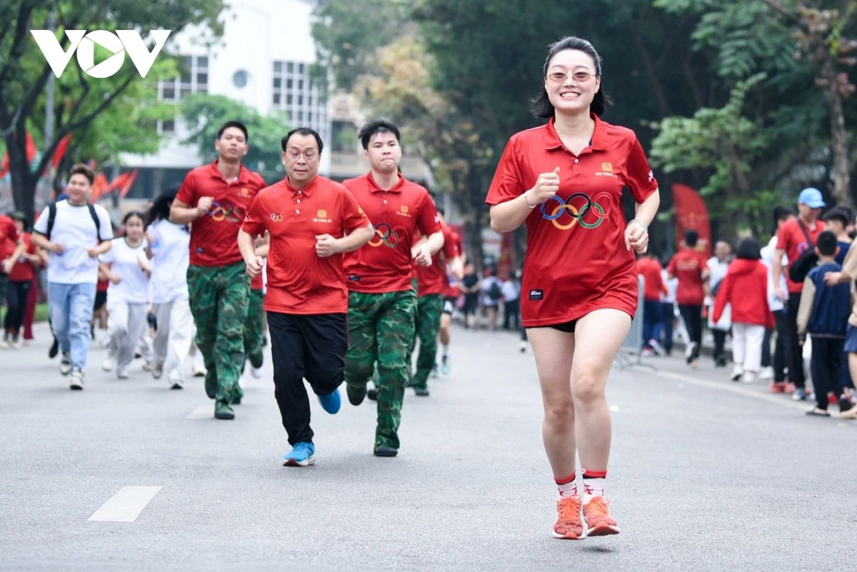 over 1.2 million join largest-ever olympic run for public health in vietnam picture 9
