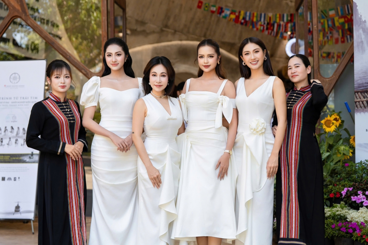 hoa hau ha truc linh gay thuong nho boi ve dep trong treo, nhe nhang hinh anh 7