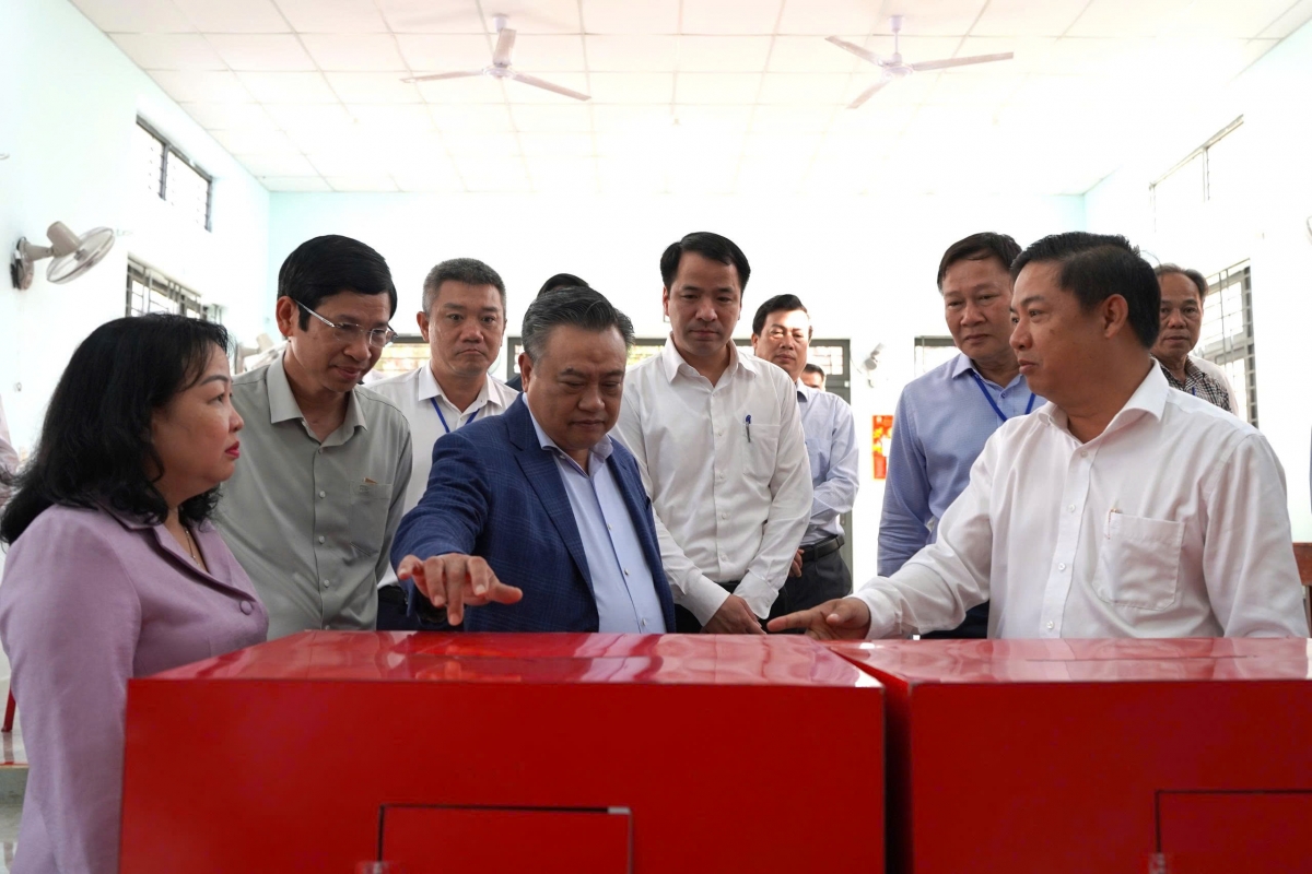 Ông Trần Sỹ Thanh kiểm tra công tác chuẩn bị bầu cử tại Đắk Lắk