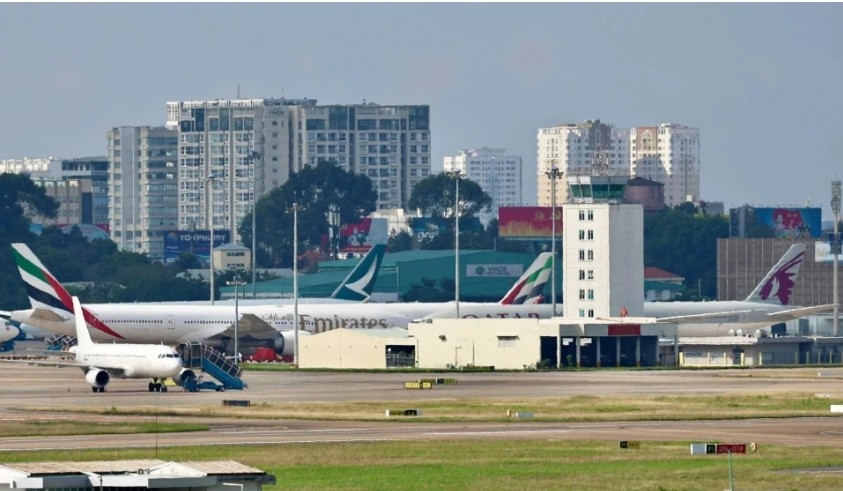 middle east airspace closures disrupt flights to vietnam, aircraft stranded at noi bai picture 1