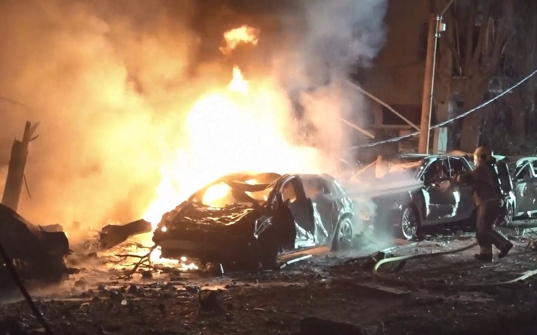 iran phong ten lua mang dan chum vao tel aviv, tra dua vu israel am sat ong larijani hinh anh 1