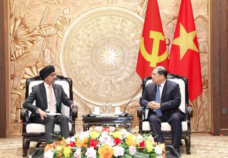 party central office chief hosts singapore ambassador in hanoi picture 1