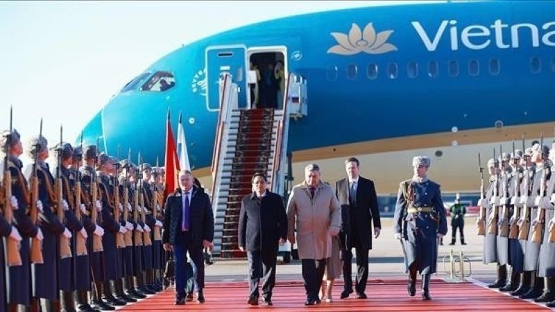 pm pham minh chinh arrives in moscow, beginning russia visit picture 1