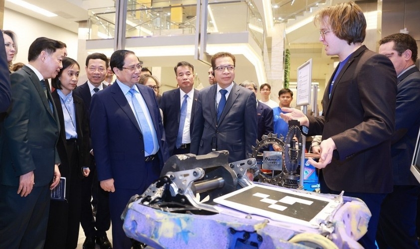 pm pham minh chinh visits misis university in moscow picture 1