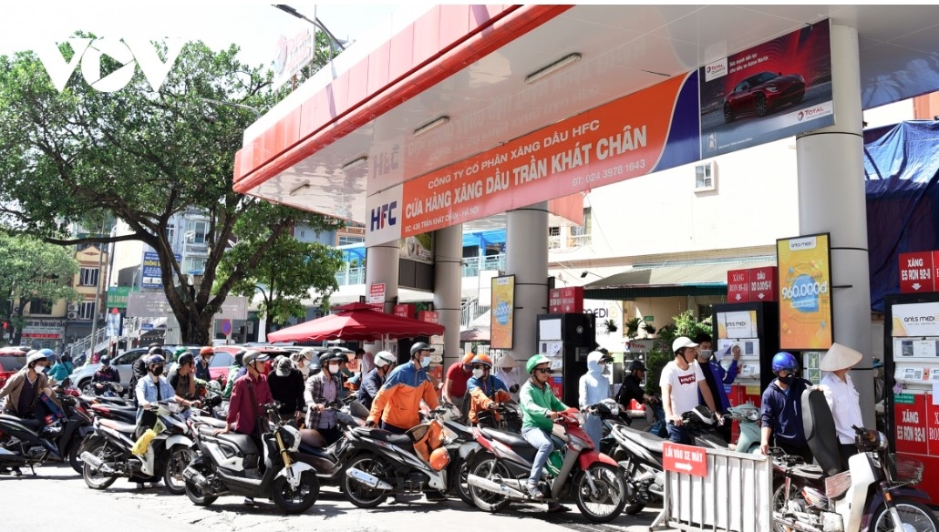 vietnam has no immediate need to tap national petroleum reserves picture 1