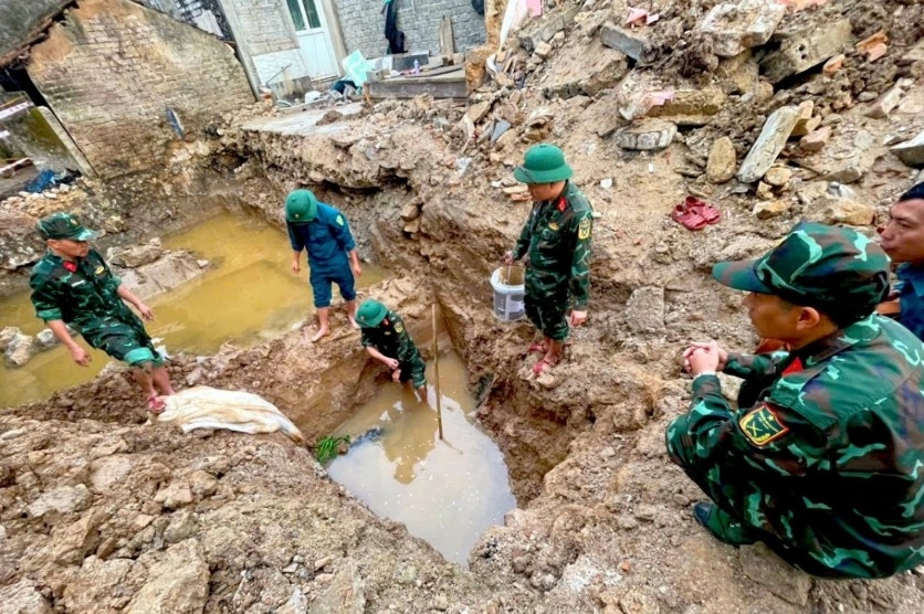 350kg bomb found during house foundation work safely destroyed in nghe an picture 1