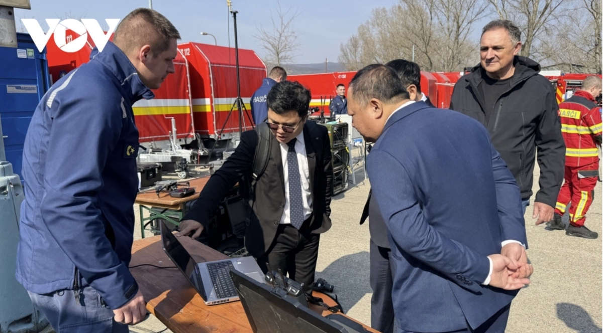 vietnam, slovakia move to expand cooperation in firefighting and rescue operations picture 1